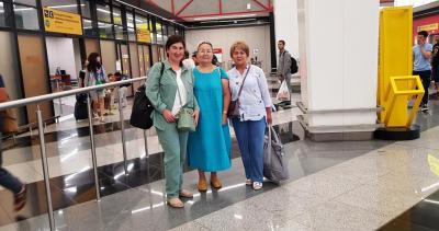 Аэропортто: Үмүт Узакова, Асель Даниярова, Нуржан Беккул кызы